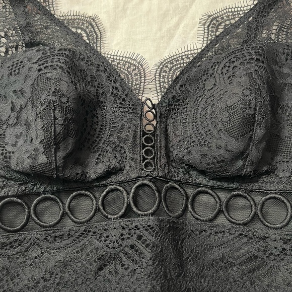 NWOT Bebe Cropped Lace Tank Sz 2 - Picture 3 of 4